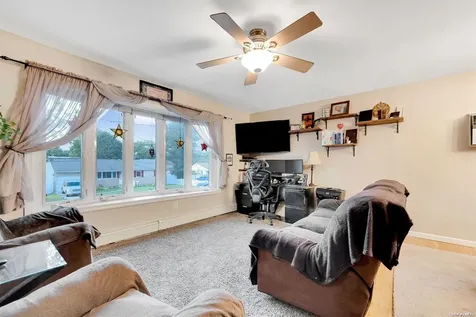 336 Lexington Avenue West Babylon NY 11704