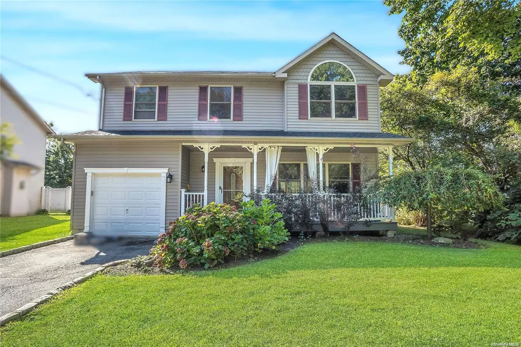 110 Herbert Street Islip NY 11751