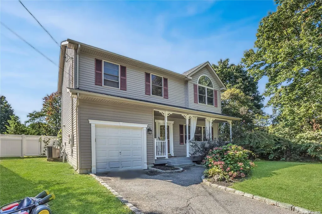 110 Herbert Street Islip NY 11751