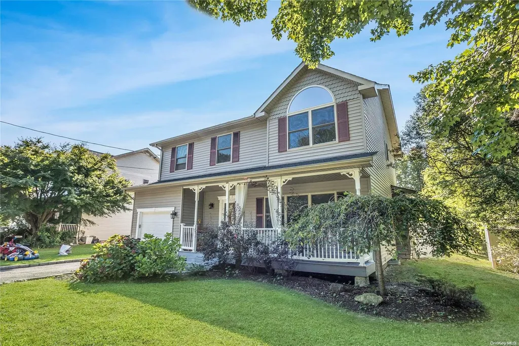110 Herbert Street Islip NY 11751