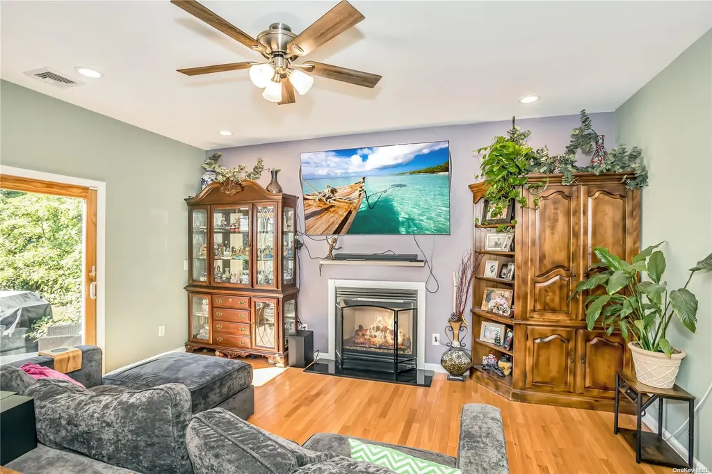 110 Herbert Street Islip NY 11751