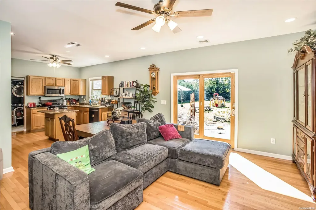 110 Herbert Street Islip NY 11751
