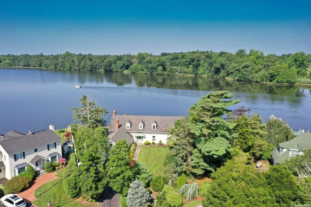 170 Connetquot Drive Oakdale NY 11769