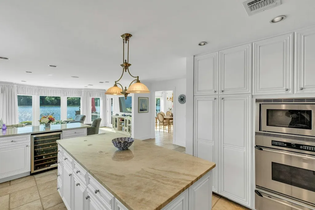 170 Connetquot Drive Oakdale NY 11769