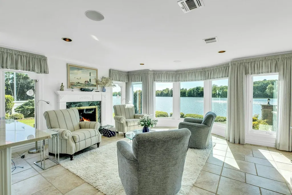 170 Connetquot Drive Oakdale NY 11769
