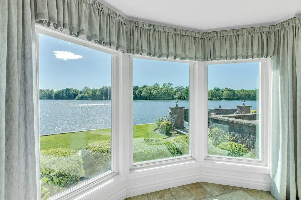170 Connetquot Drive Oakdale NY 11769