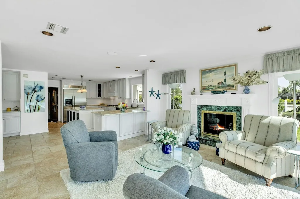 170 Connetquot Drive Oakdale NY 11769