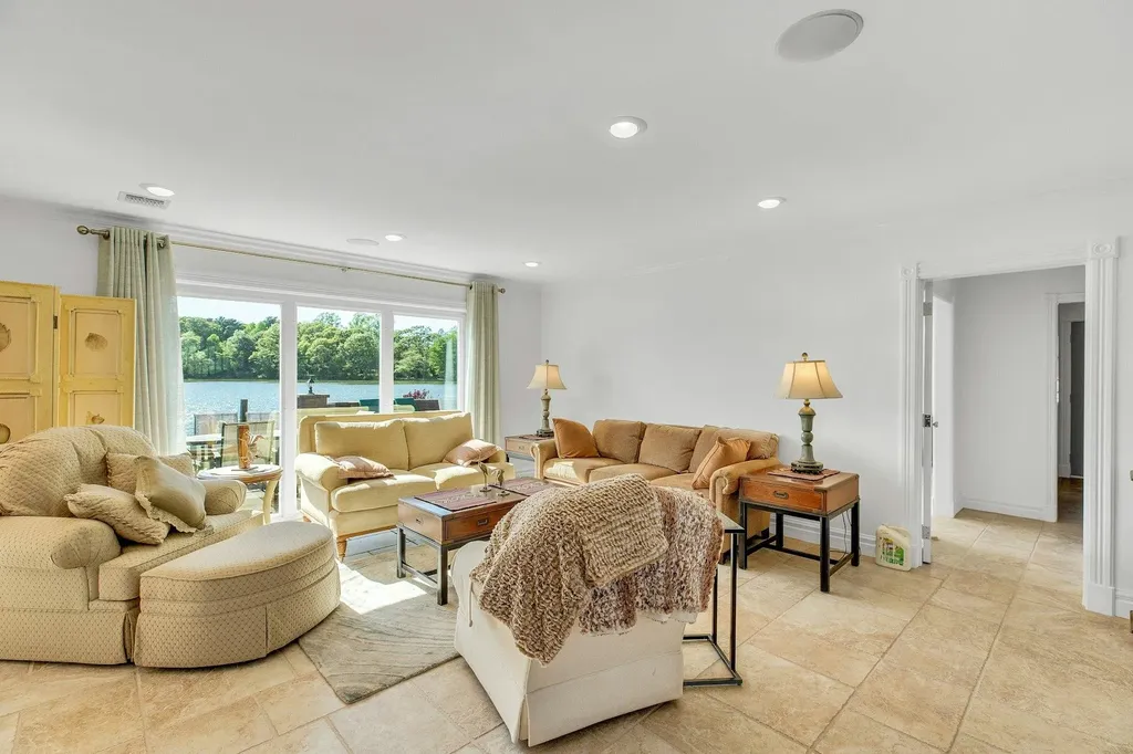 170 Connetquot Drive Oakdale NY 11769
