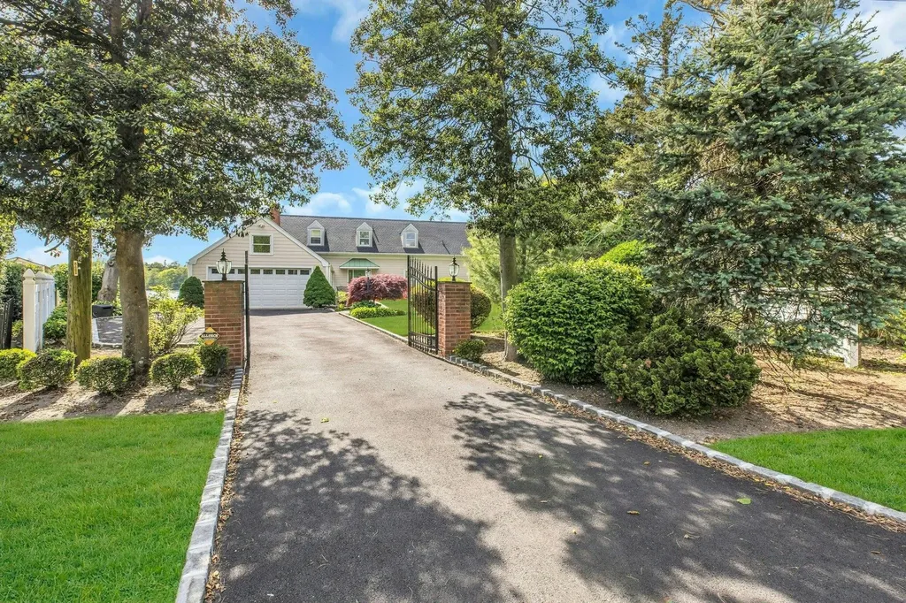 170 Connetquot Drive Oakdale NY 11769