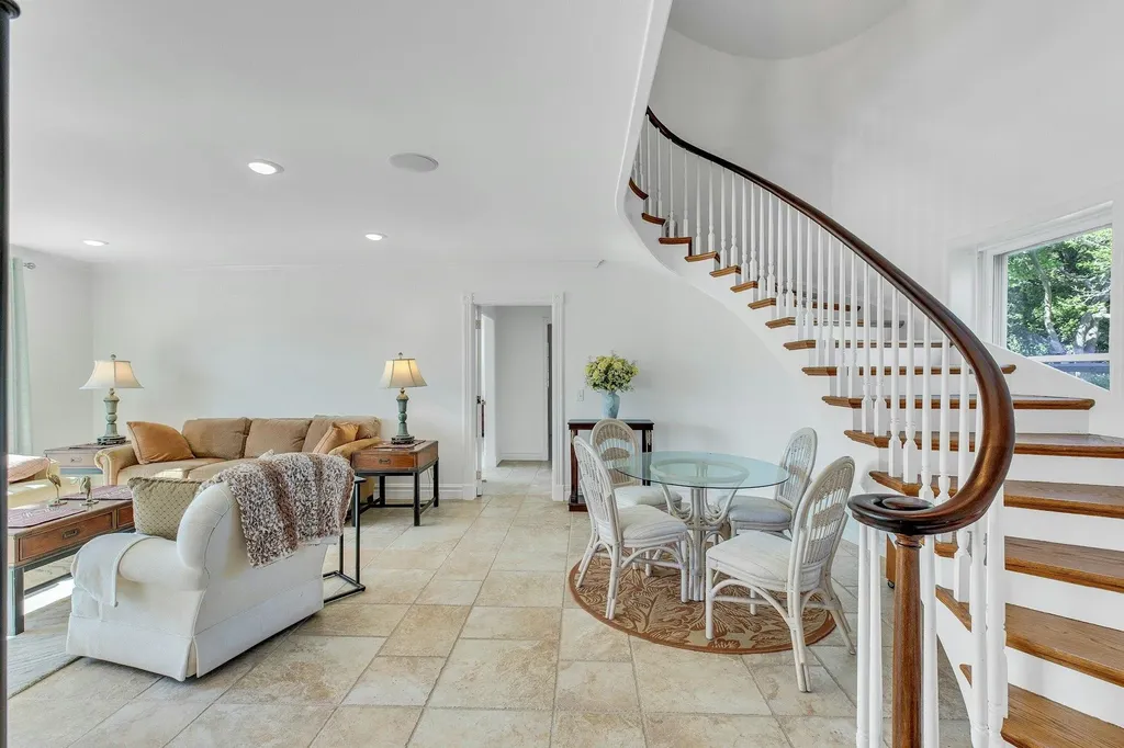 170 Connetquot Drive Oakdale NY 11769
