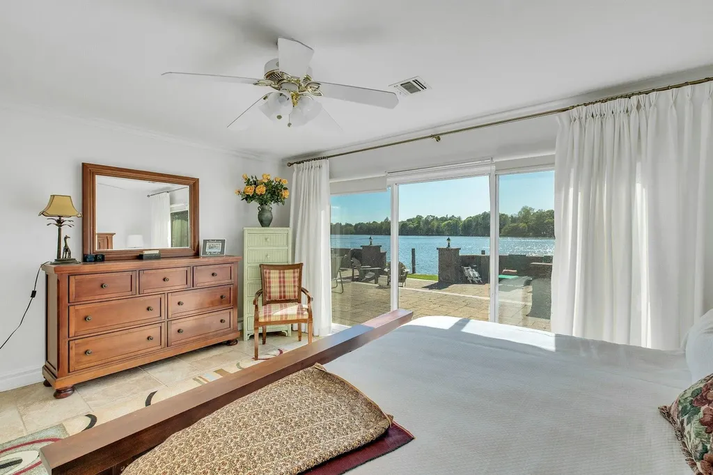 170 Connetquot Drive Oakdale NY 11769