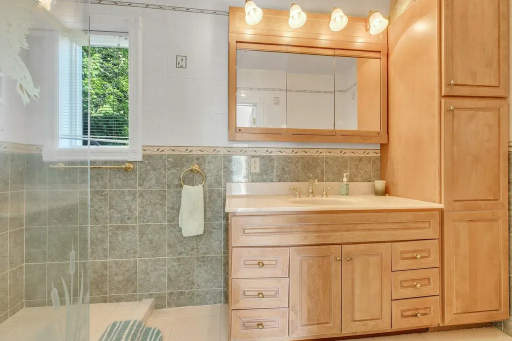 170 Connetquot Drive Oakdale NY 11769