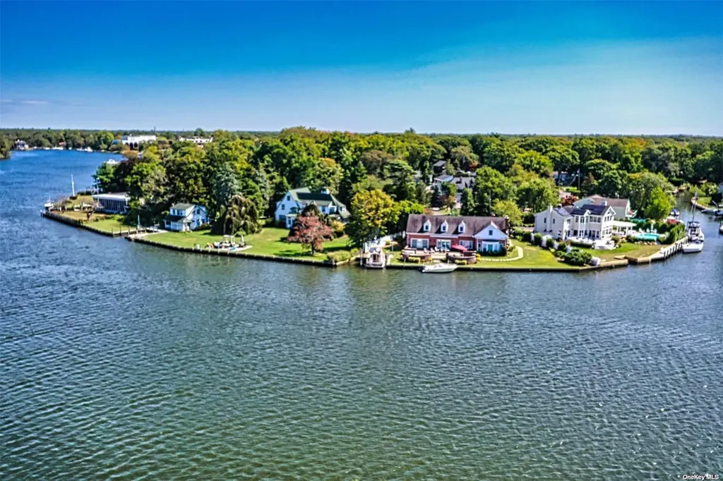 170 Connetquot Drive Oakdale NY 11769