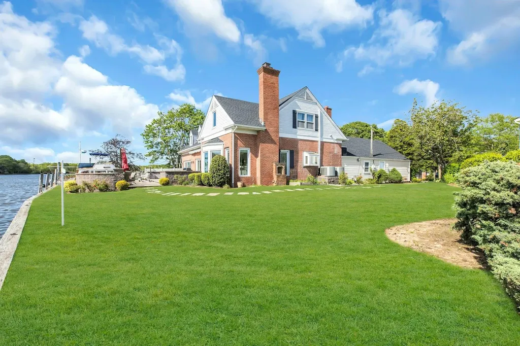 170 Connetquot Drive Oakdale NY 11769