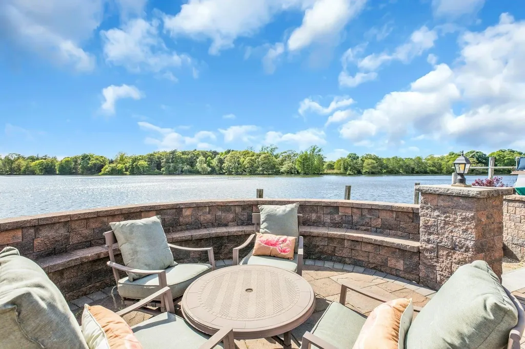 170 Connetquot Drive Oakdale NY 11769