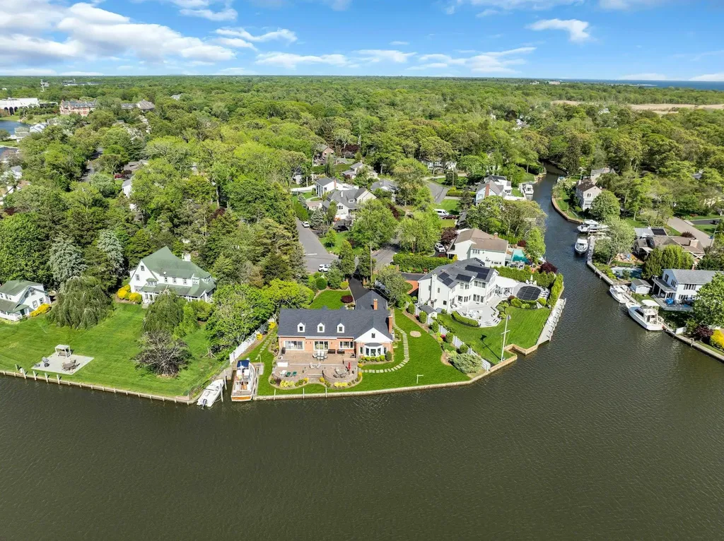 170 Connetquot Drive Oakdale NY 11769