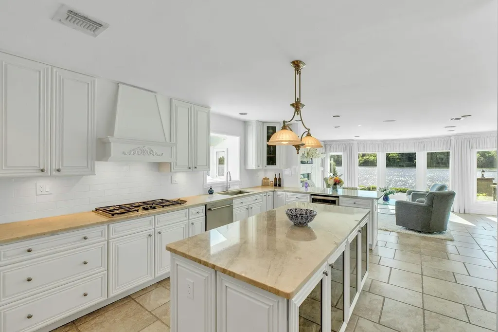 170 Connetquot Drive Oakdale NY 11769