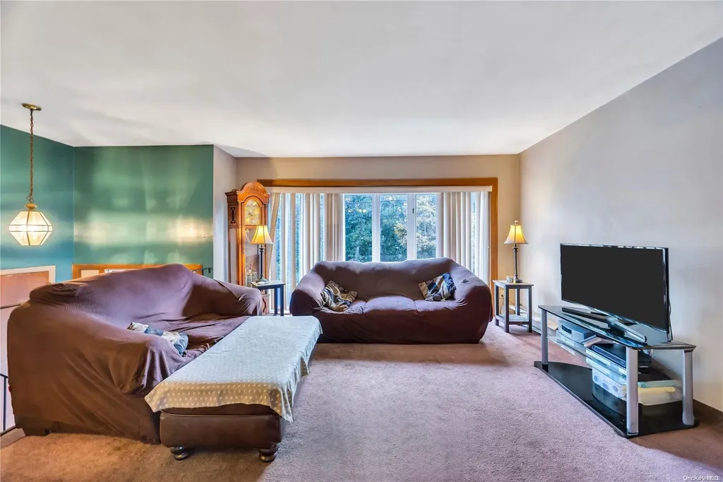 485 Lakeway Drive West Babylon NY 11704