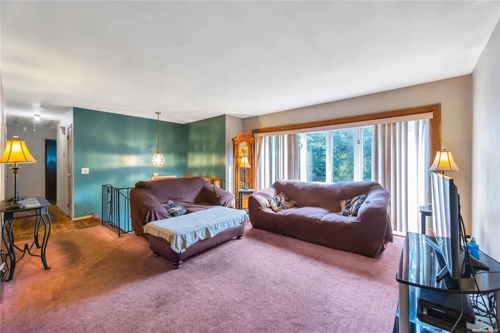 485 Lakeway Drive West Babylon NY 11704