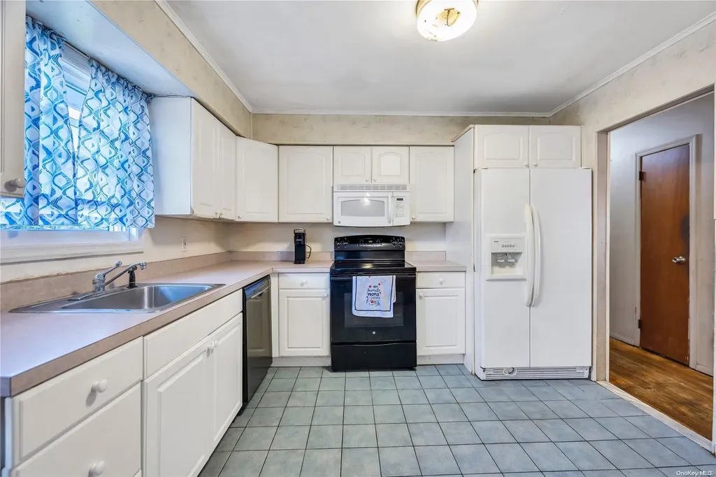 485 Lakeway Drive West Babylon NY 11704