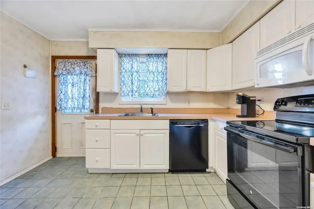 485 Lakeway Drive West Babylon NY 11704