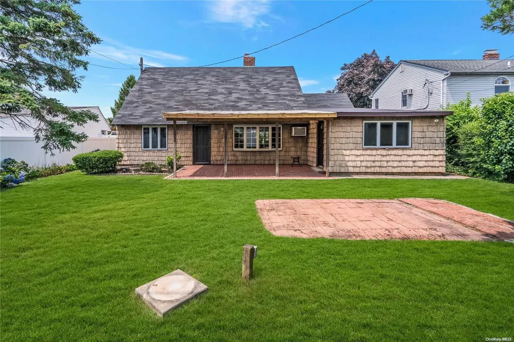 11 Wheelwright Lane Levittown NY 11756