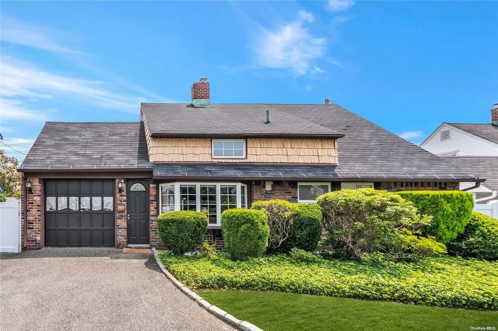11 Wheelwright Lane Levittown NY 11756