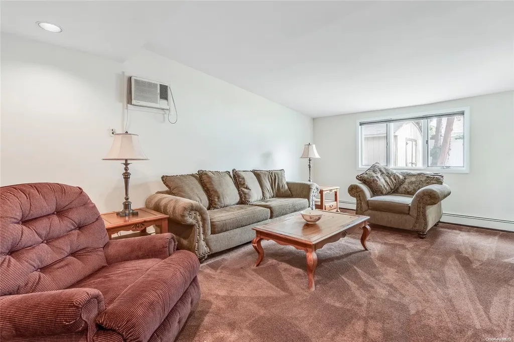 11 Wheelwright Lane Levittown NY 11756
