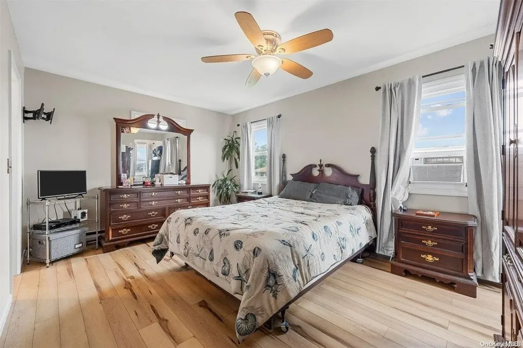 864 S Broadway Lindenhurst NY 11757