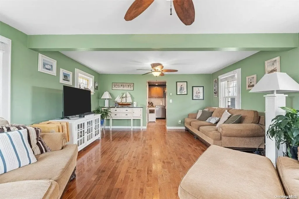 864 S Broadway Lindenhurst NY 11757