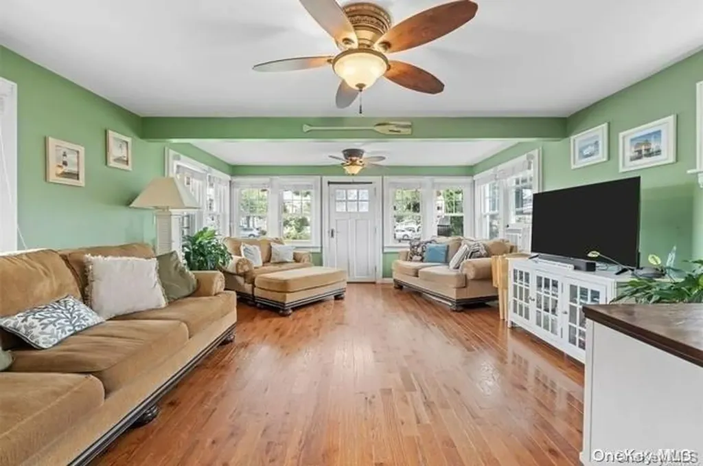 864 S Broadway Lindenhurst NY 11757