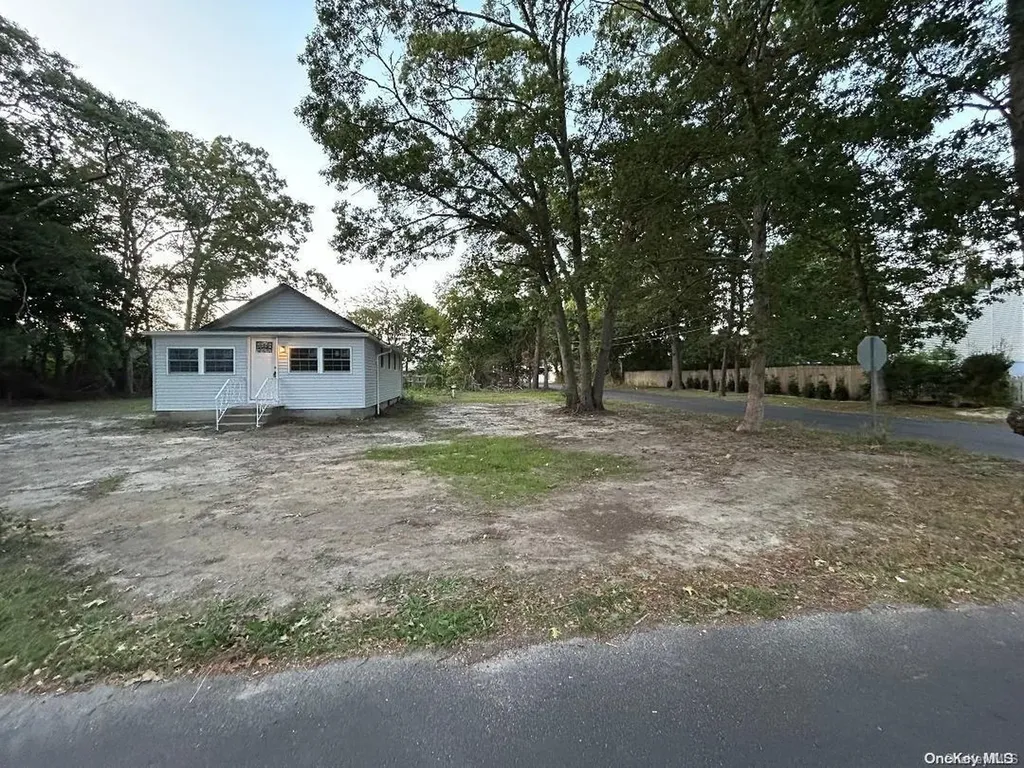 27 Classon Avenue Mastic NY 11950