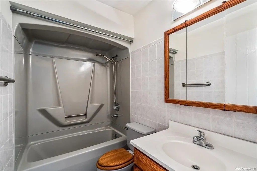 15 Vine Street Centereach NY 11720