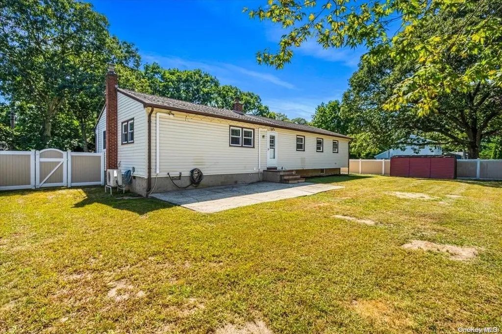15 Vine Street Centereach NY 11720