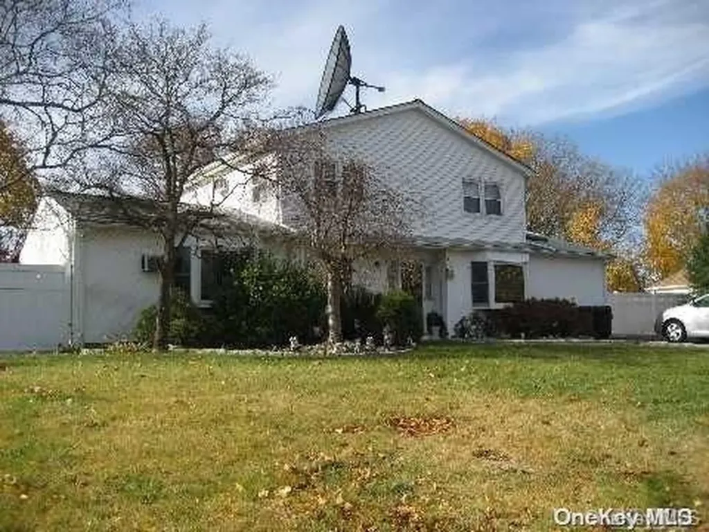 22 Shamrock Lane Centereach NY 11720