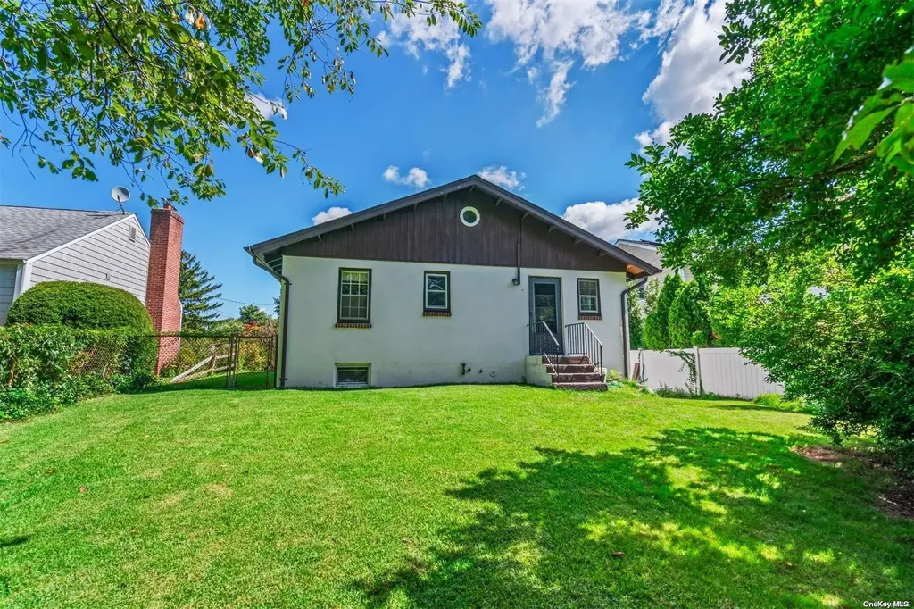 7 Ash Place Huntington NY 11743