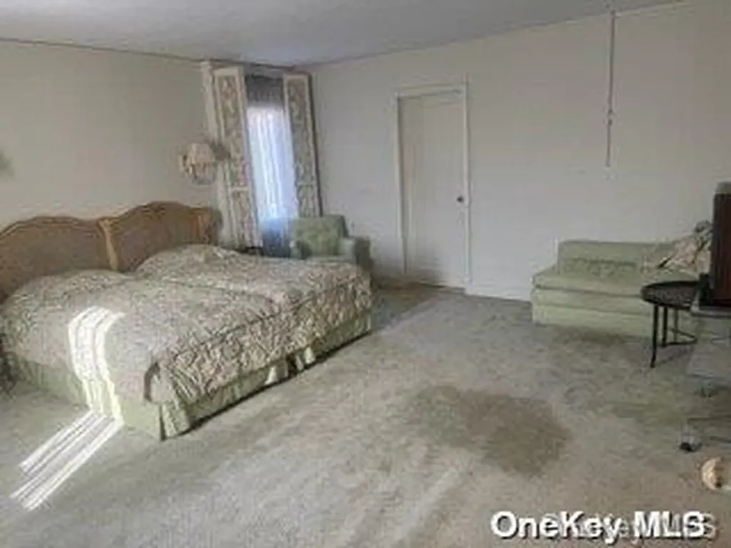 10 Bayside Drive Great Neck NY 11023