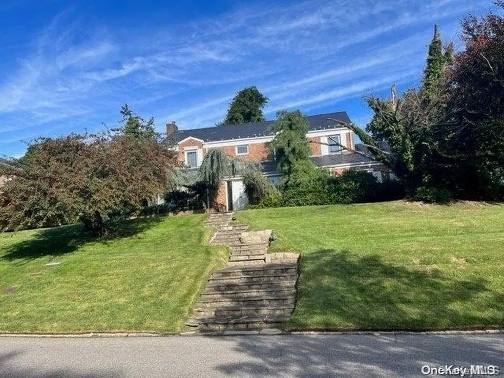 10 Bayside Drive Great Neck NY 11023