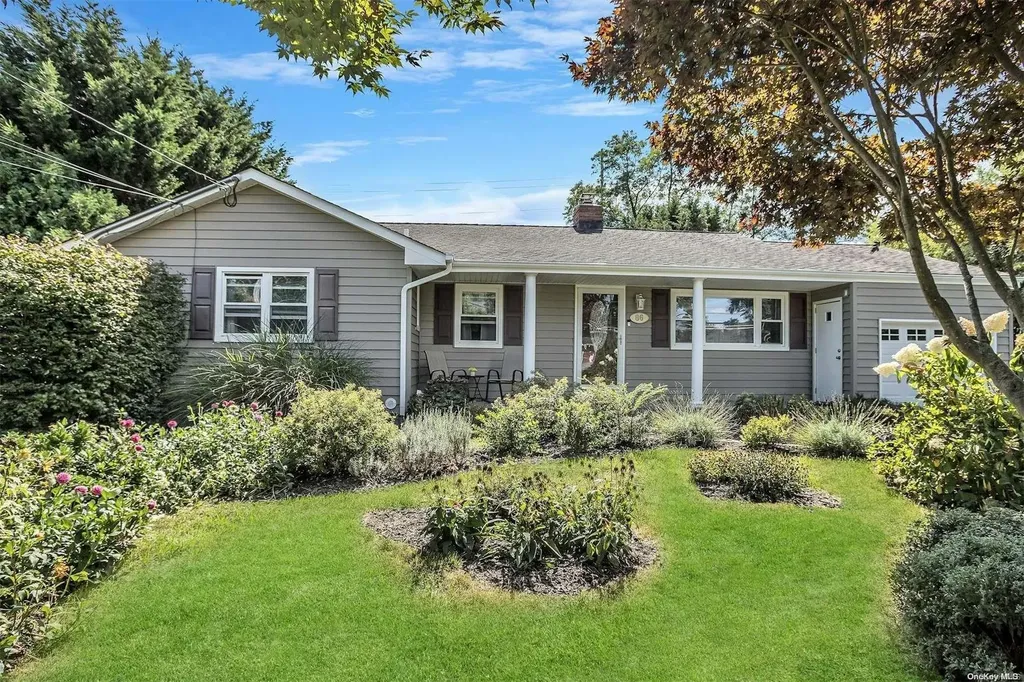 86 Moffitt Boulevard East Islip NY 11730
