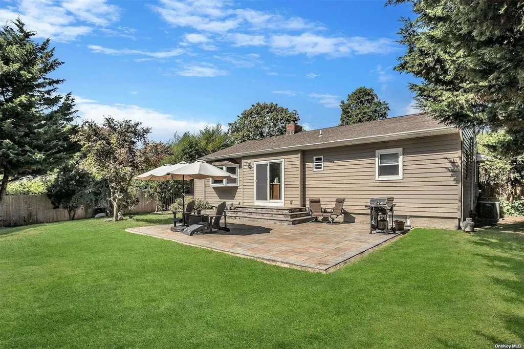86 Moffitt Boulevard East Islip NY 11730
