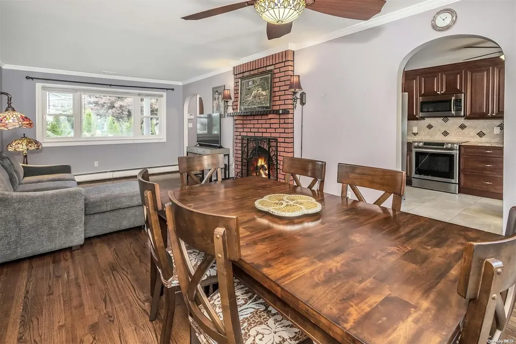 86 Moffitt Boulevard East Islip NY 11730