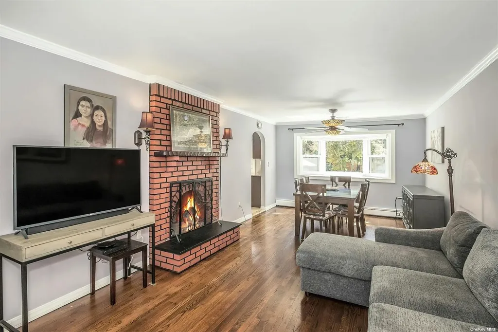 86 Moffitt Boulevard East Islip NY 11730