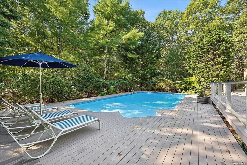 23 Jonathan Drive East Hampton NY 11937