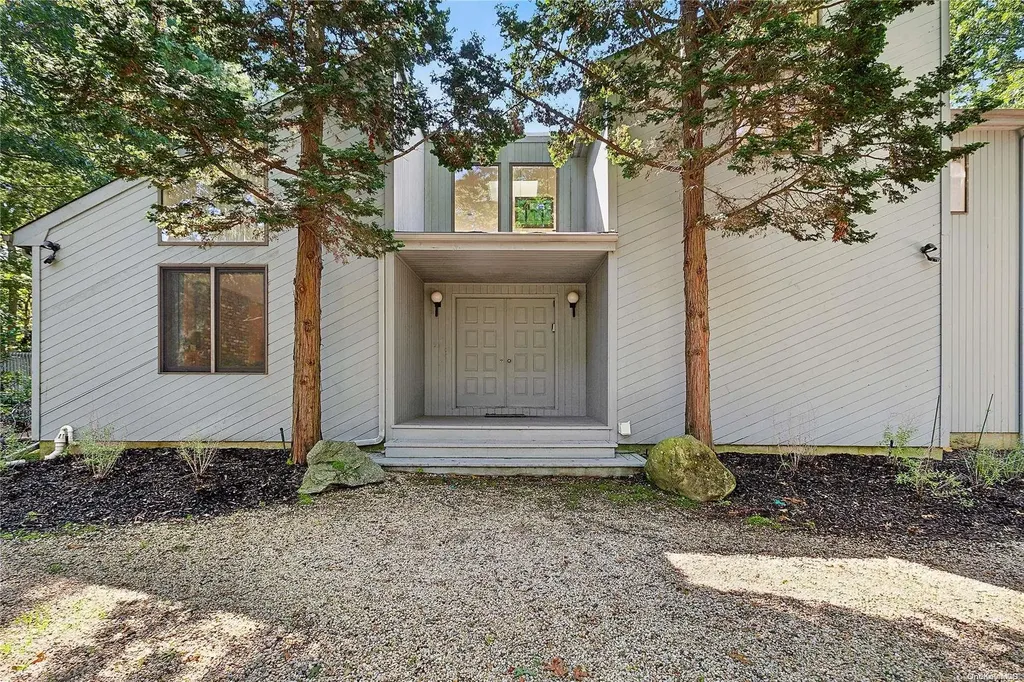 23 Jonathan Drive East Hampton NY 11937