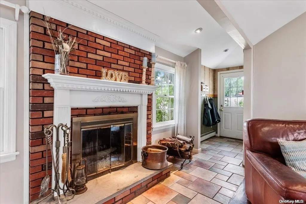 4 Flo Drive Syosset NY 11791