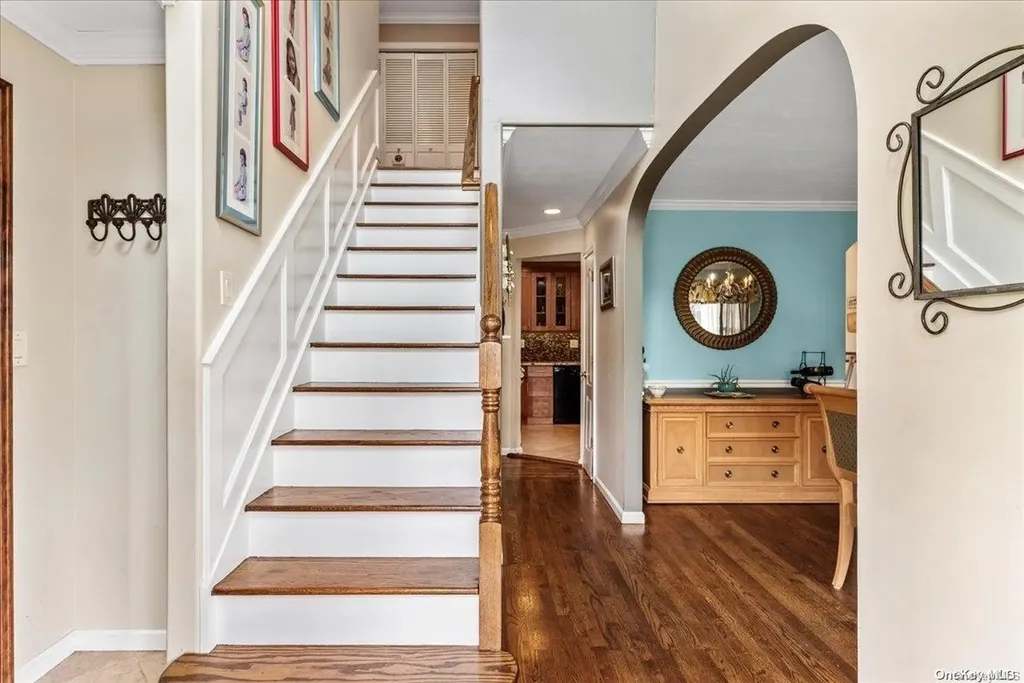 4 Flo Drive Syosset NY 11791