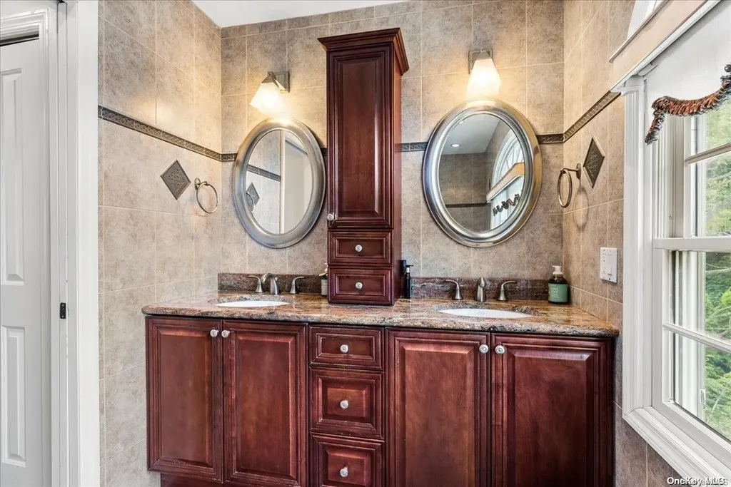 4 Flo Drive Syosset NY 11791