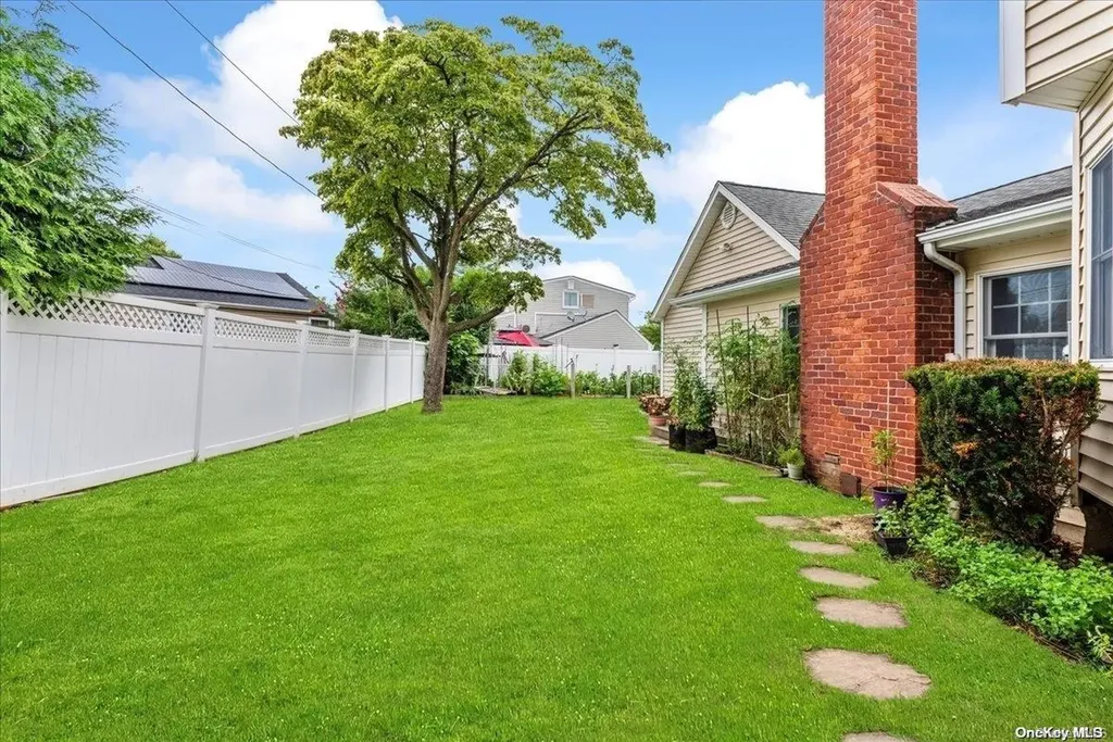 4 Flo Drive Syosset NY 11791