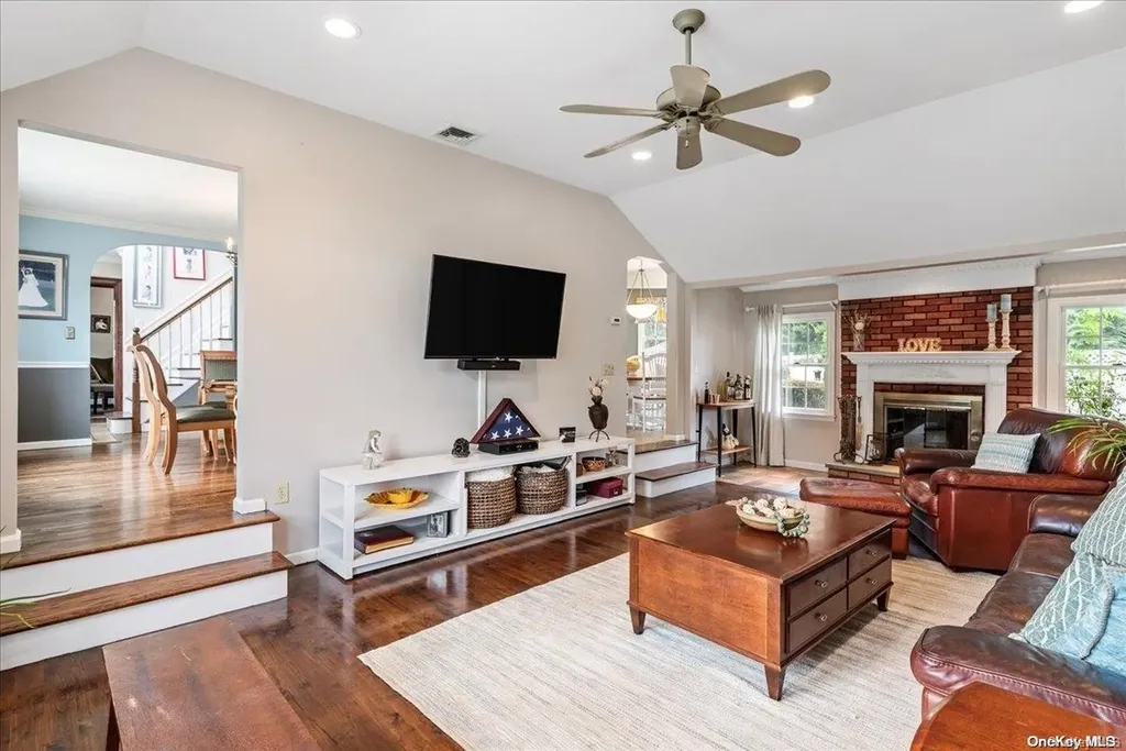4 Flo Drive Syosset NY 11791