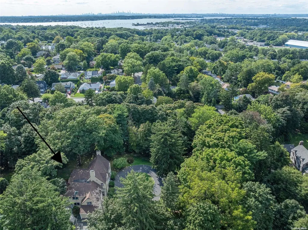 4 Harbor Acres Road Sands Point NY 11050